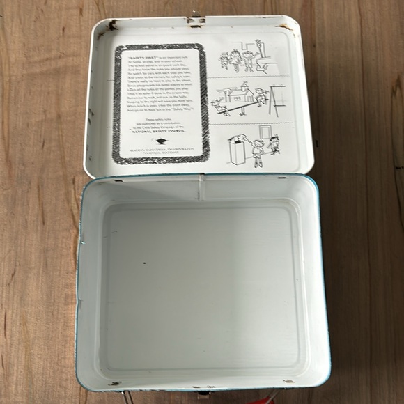 HOST PICK 🎉🎉🎉🎉🎉🎉🎉🎉🎉Gunsmoke Lunchbox - Picture 12 of 12